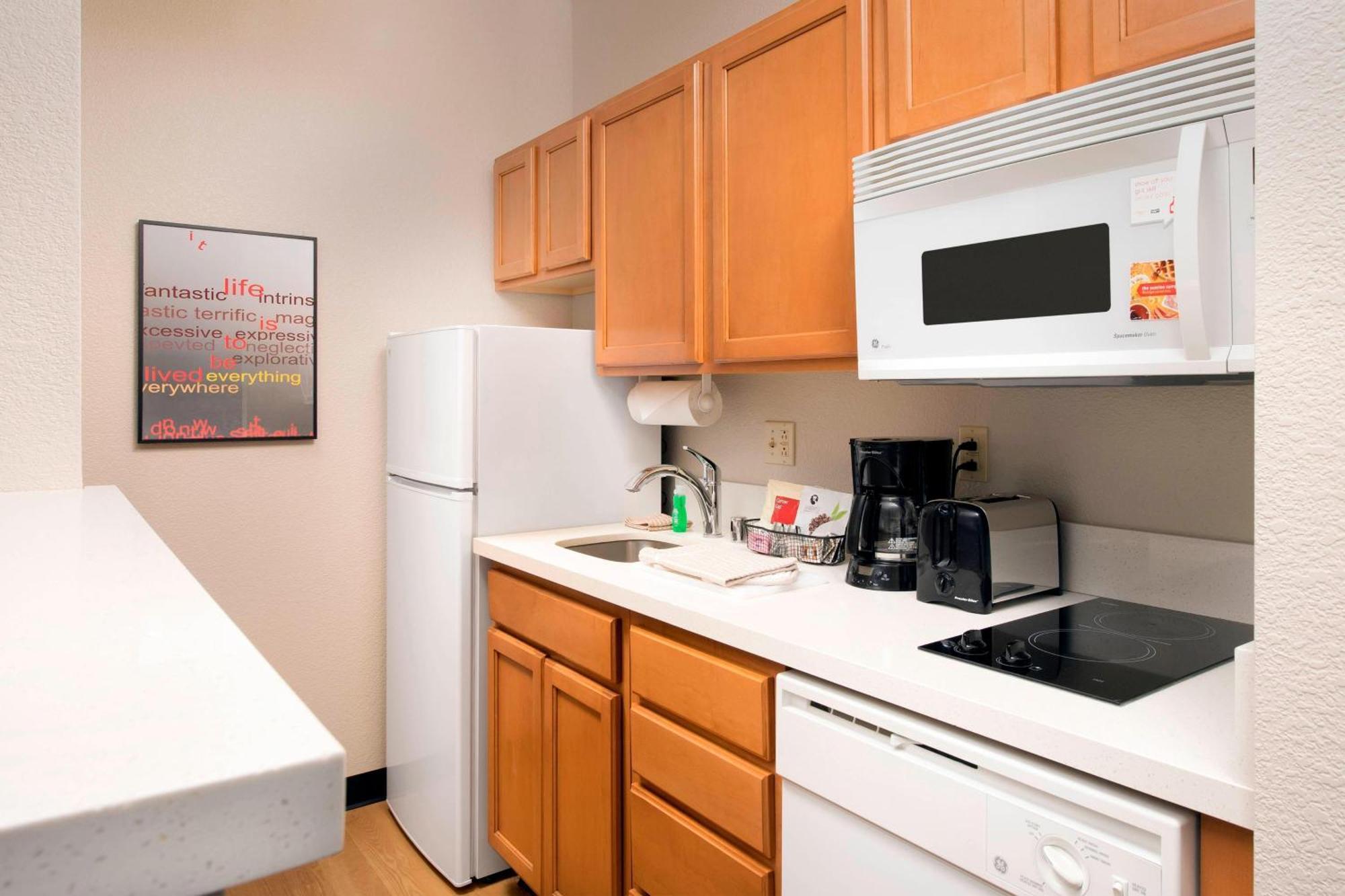 Towneplace Suites By Marriott Albuquerque Airport Екстериор снимка